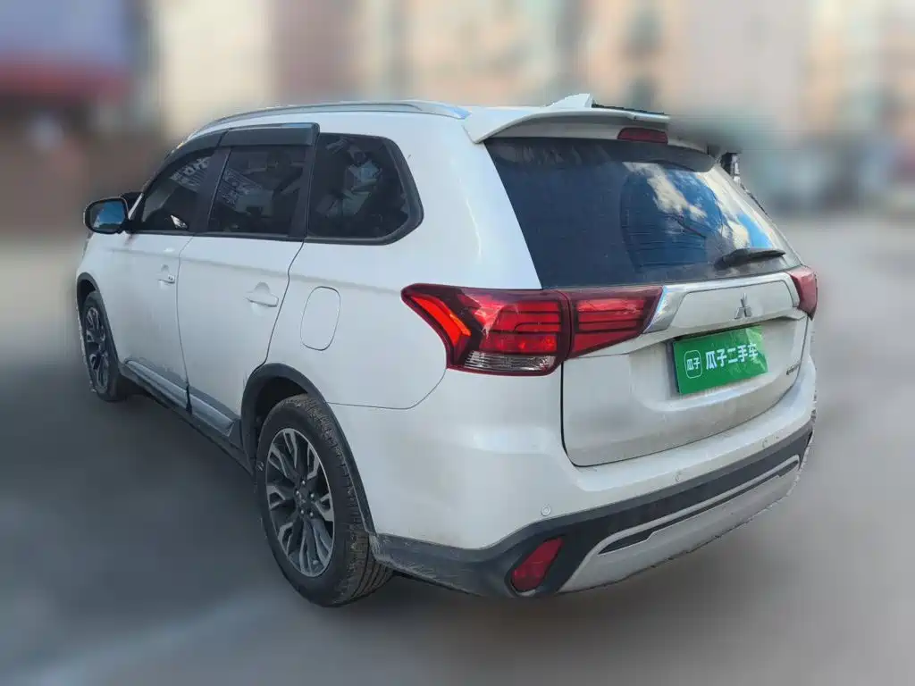 Mitsubishi Outlander — миниатюра 4