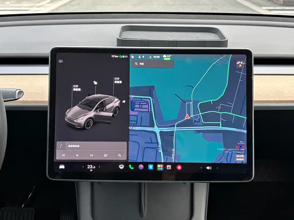 Tesla Model Y — миниатюра 12
