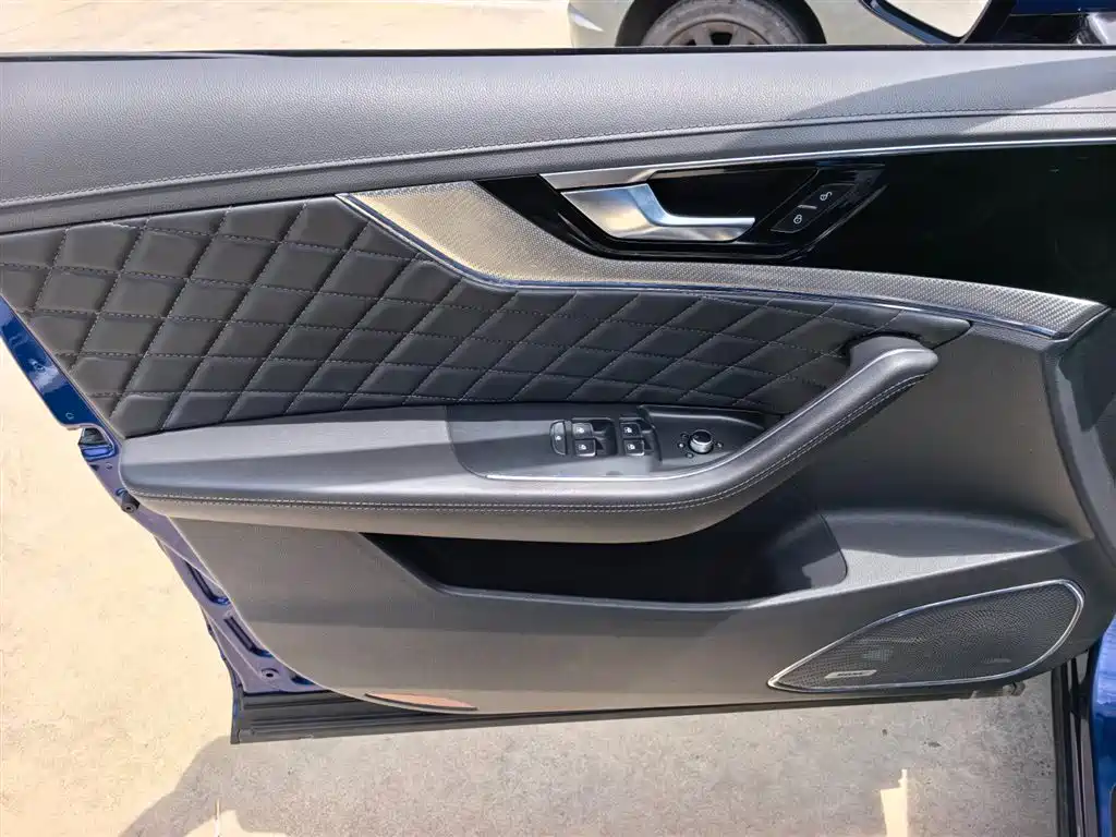 Hongqi HS5 2019 2.0T