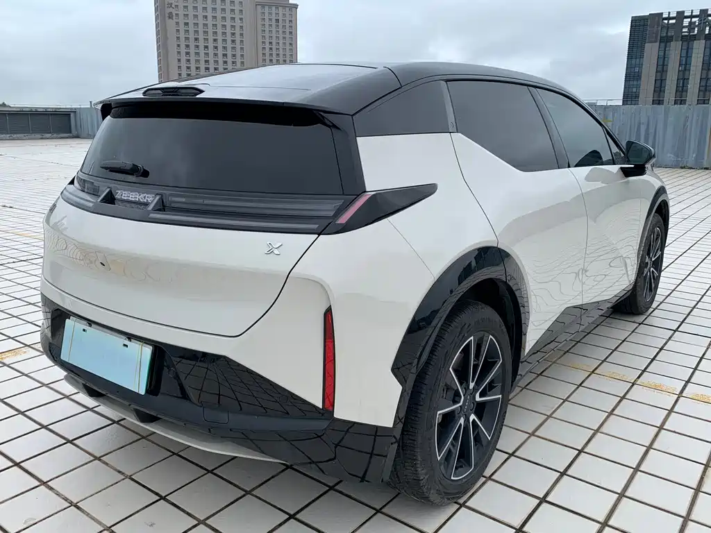 Zeekr X 2026 Max мест