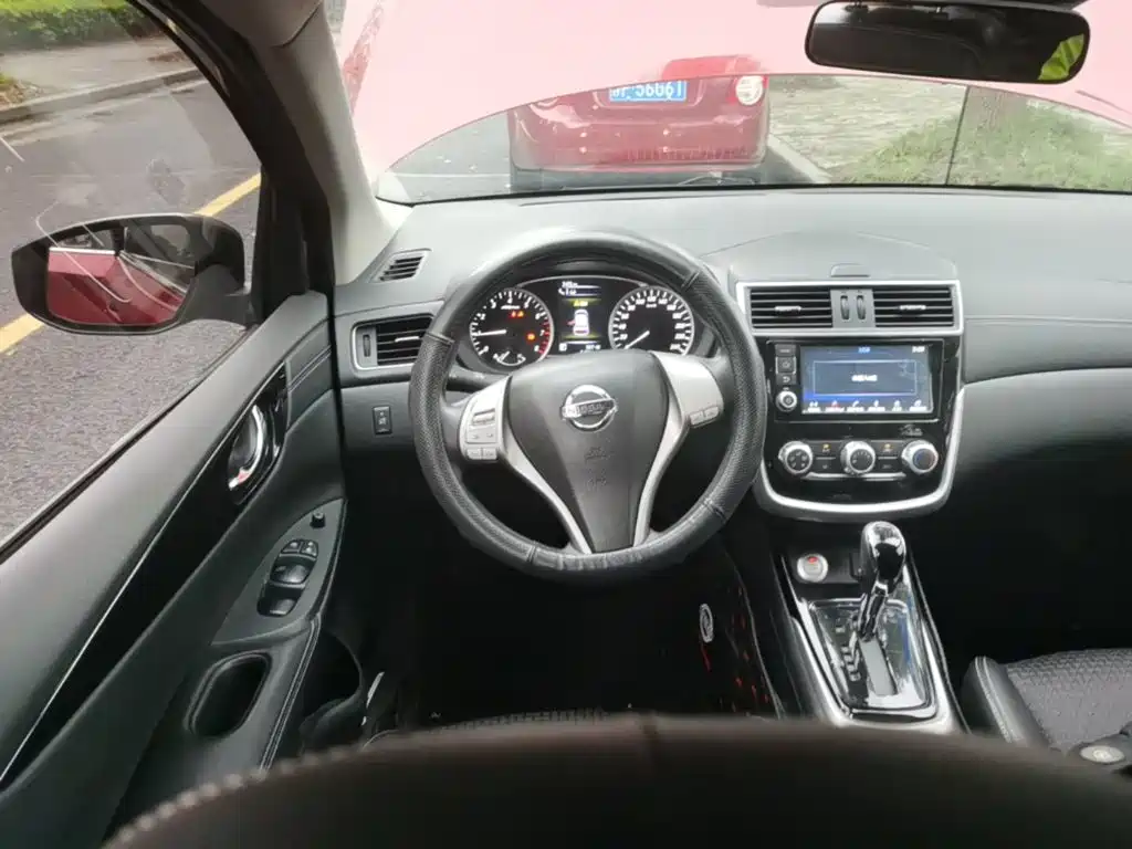 Nissan Tiida — миниатюра 3