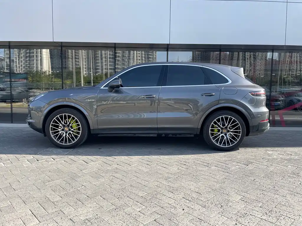Porsche Cayenne Hybrid — миниатюра 9