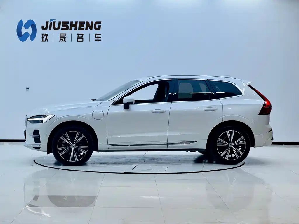Volvo XC60 2022 T8 Luxury