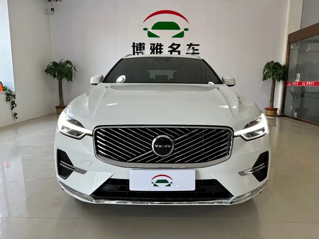 Volvo XC60 2025