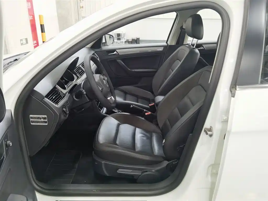 Volkswagen Bora 2015 1.6L AT Comfort