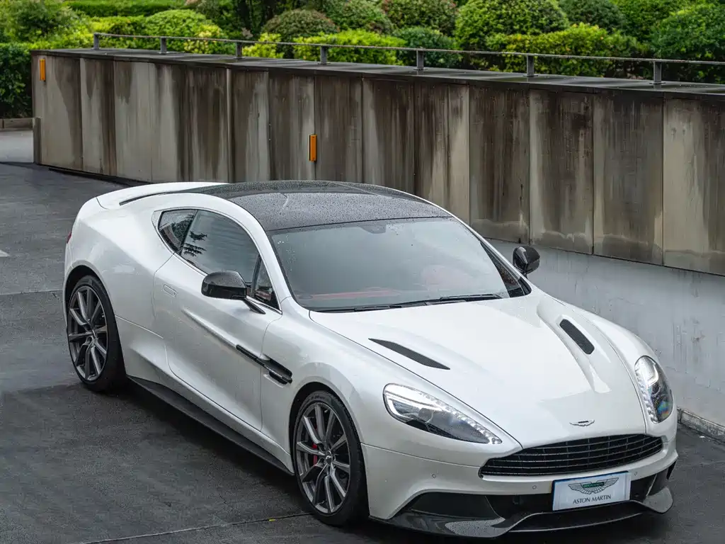 Aston Martin Vanquish — миниатюра 12