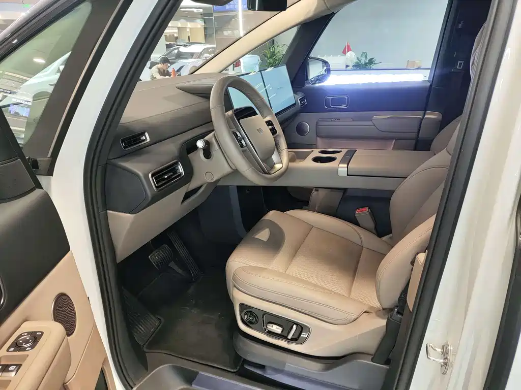 Li Auto MEGA 2025 Home
