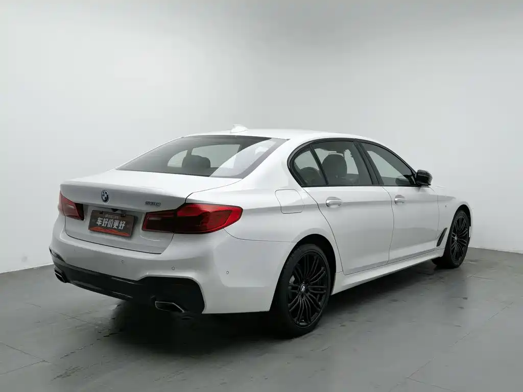 BMW 5 Series — миниатюра 2