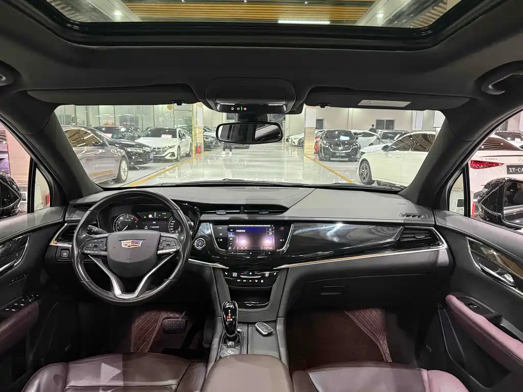 CADILLAC XT6