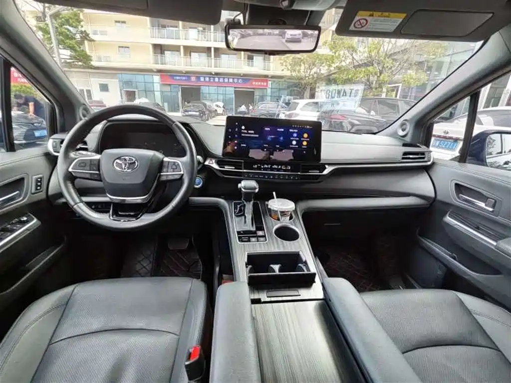 Toyota Sienna — миниатюра 8
