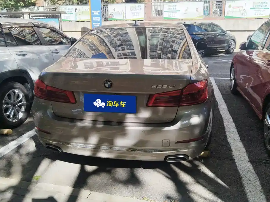 BMW 5 Series — миниатюра 4