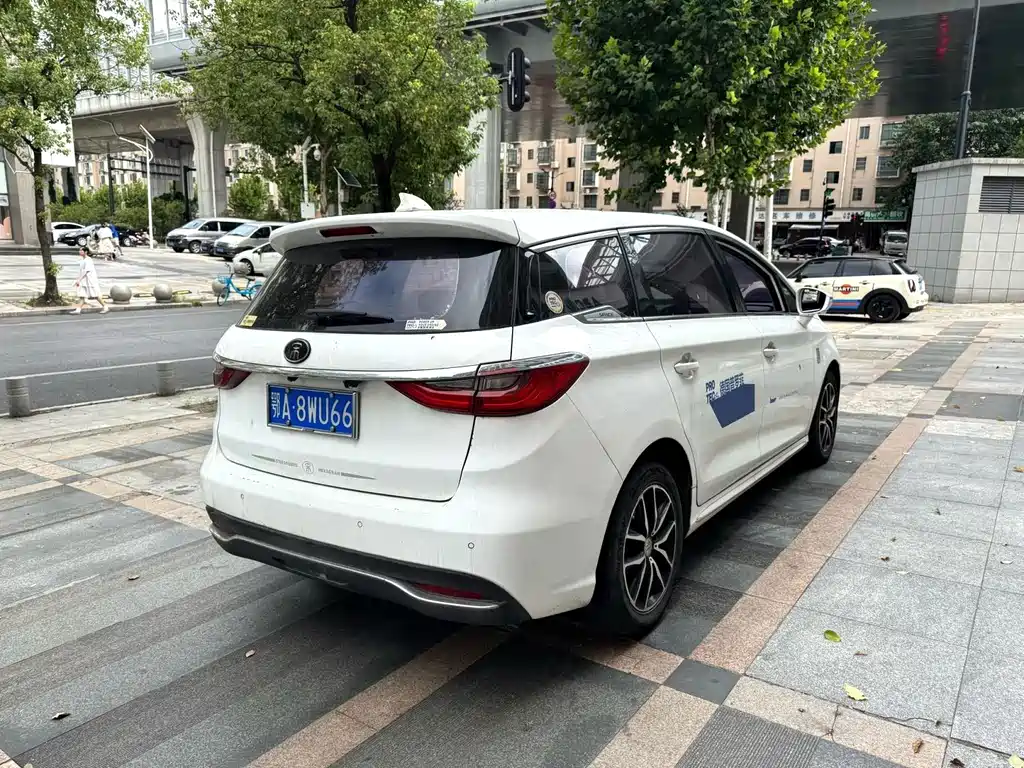 BYD MAX — миниатюра 13