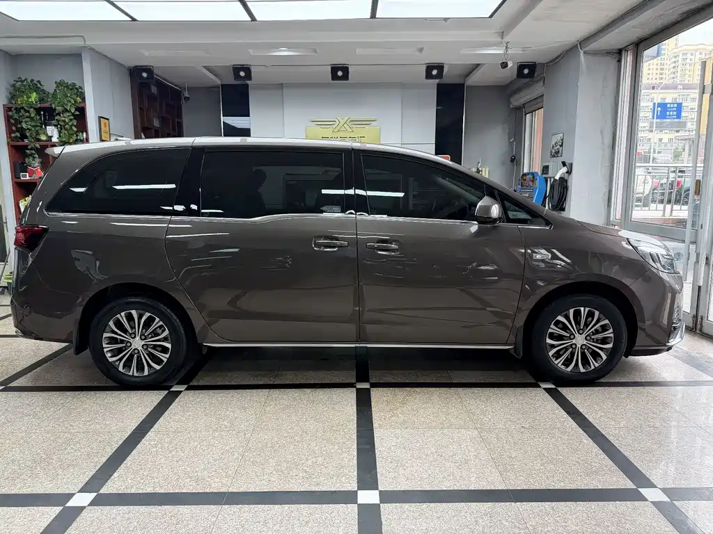 Buick GL8 — миниатюра 7