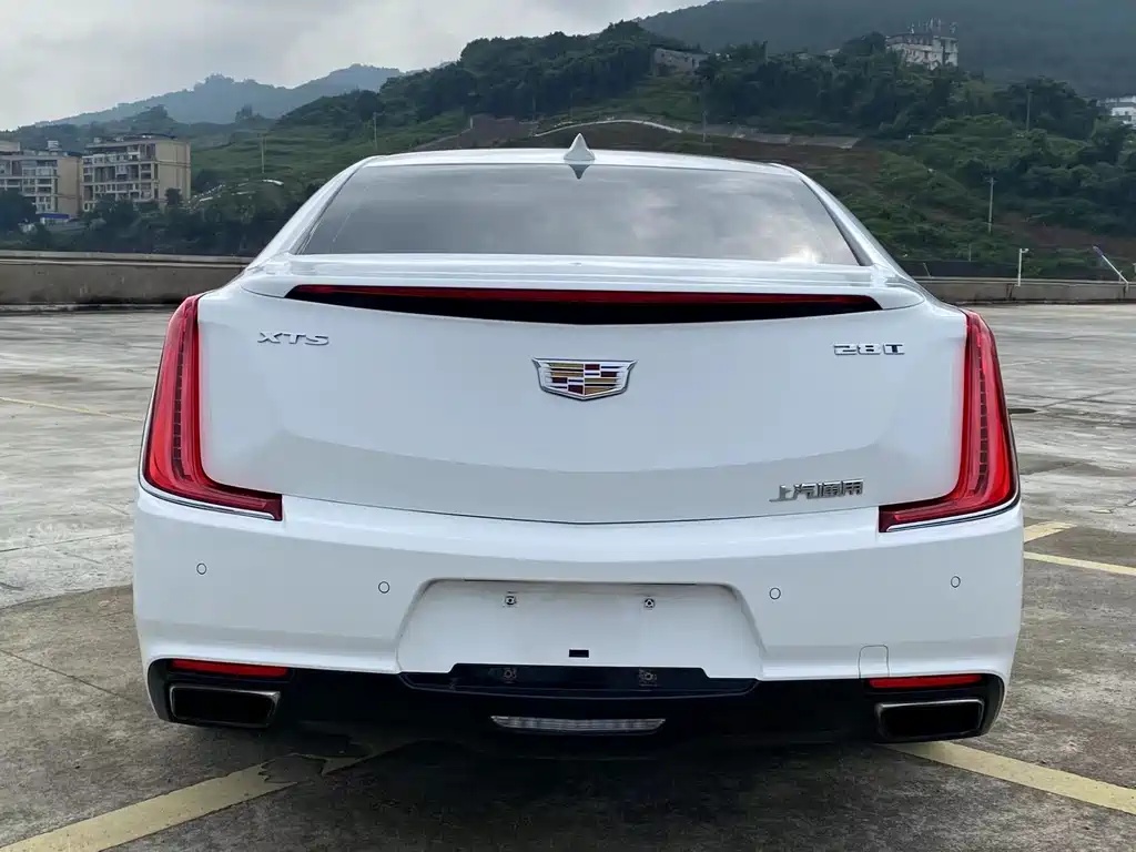 Cadillac XTS 2018 28T