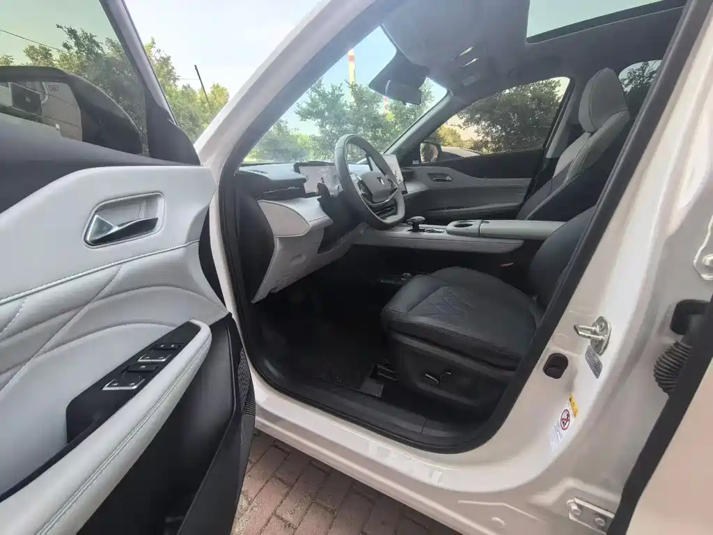 Changan UNI-Z New Energy — миниатюра 4