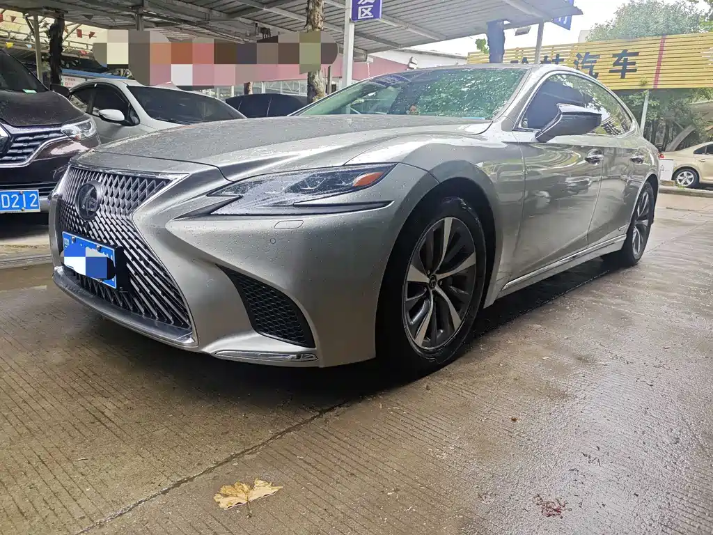 Lexus LS
