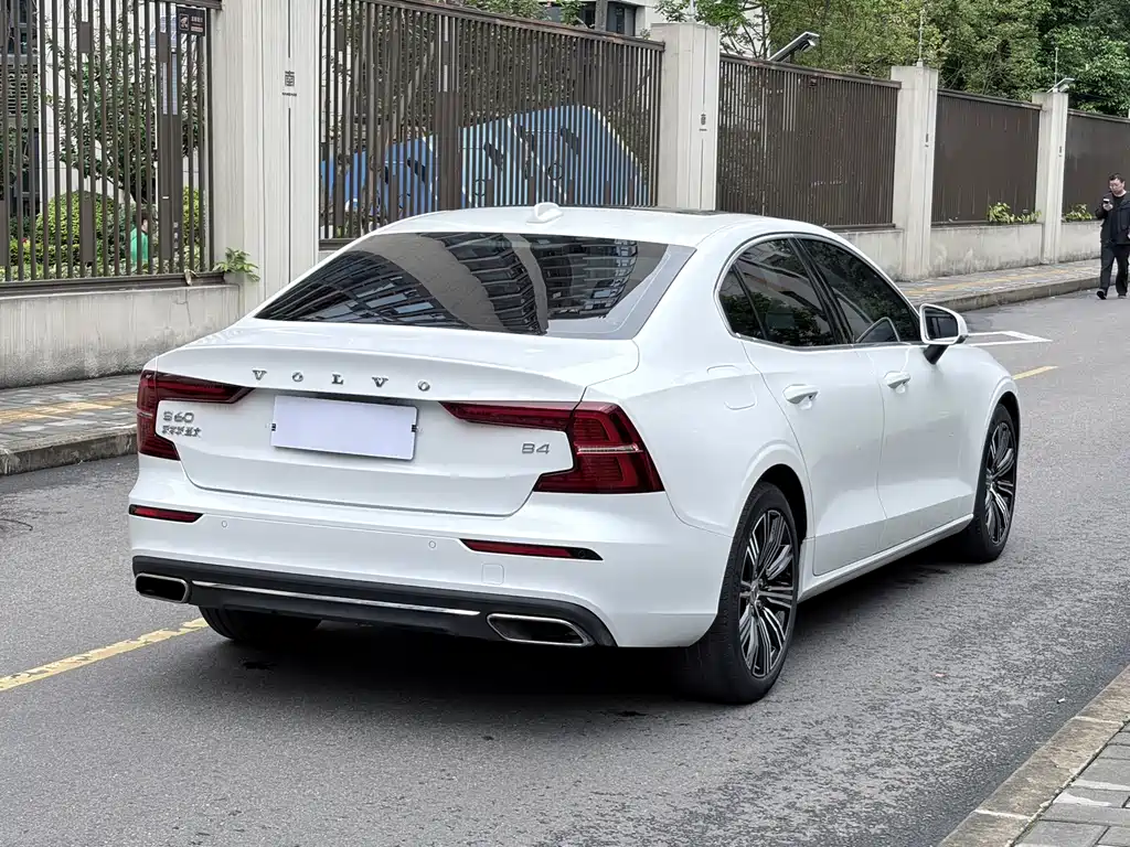 Volvo S60 2022 B4 Luxury