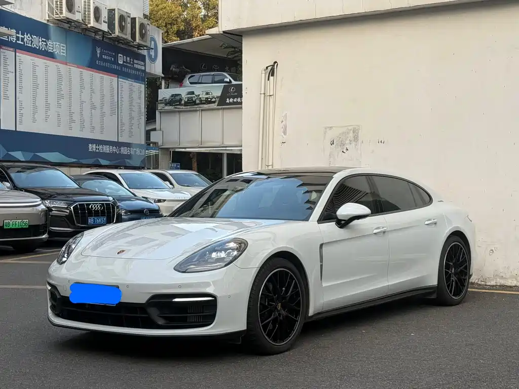 PORSCHE PANAMERA
