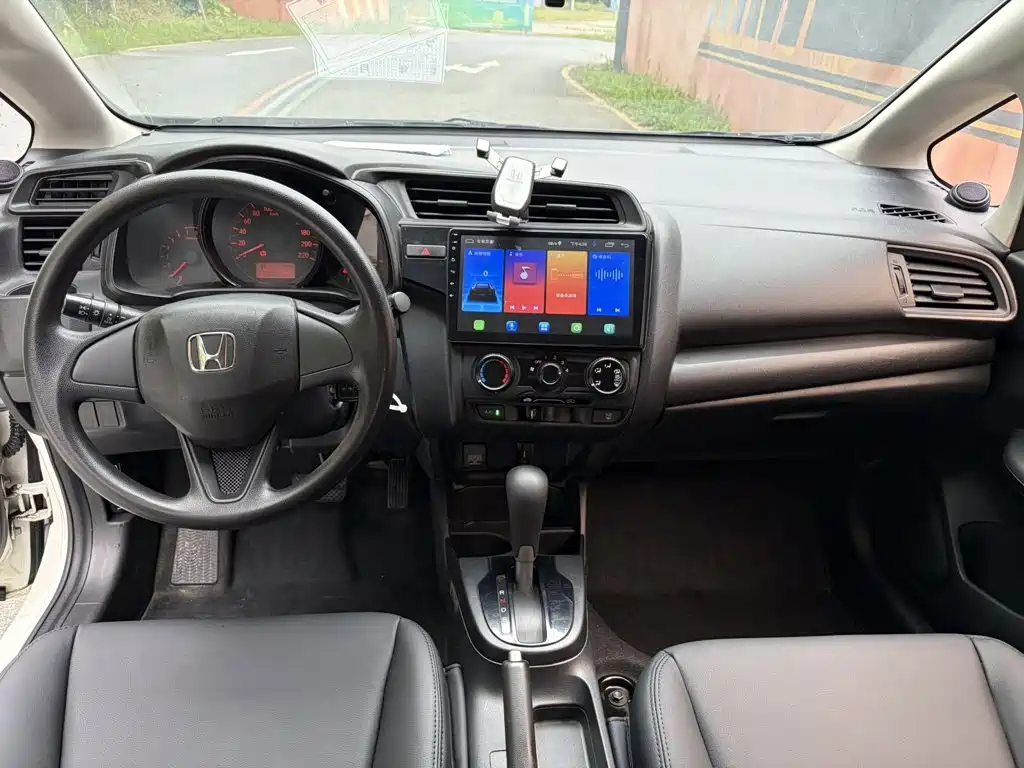 Honda Fit — миниатюра 6