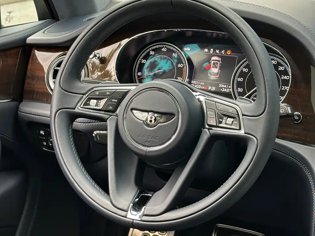 Bentley Bentayga — миниатюра 20