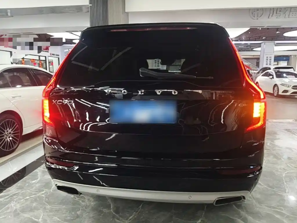 Volvo XC90 2017 T6 5 мест
