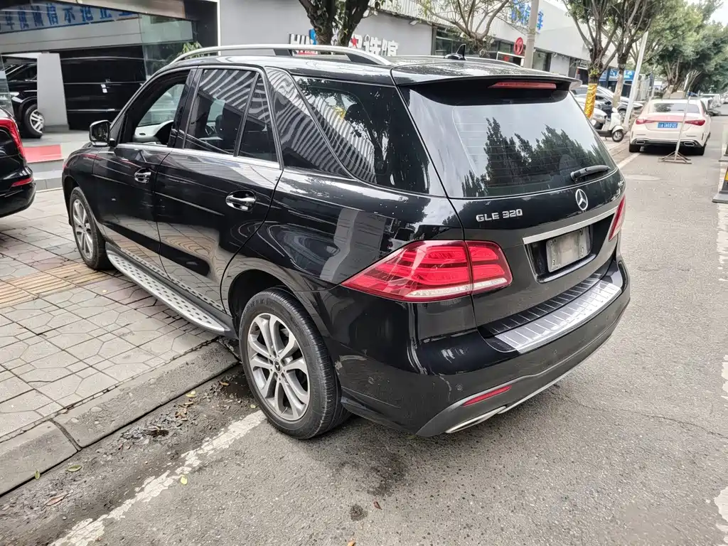 Mercedes-Benz GLE (Import) — миниатюра 9