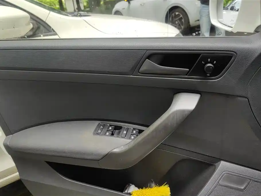Skoda Rapid Spaceback 2016 1.6L MT