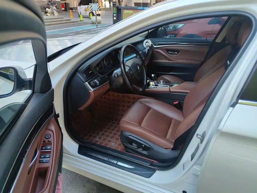 BMW 5 Series — миниатюра 14
