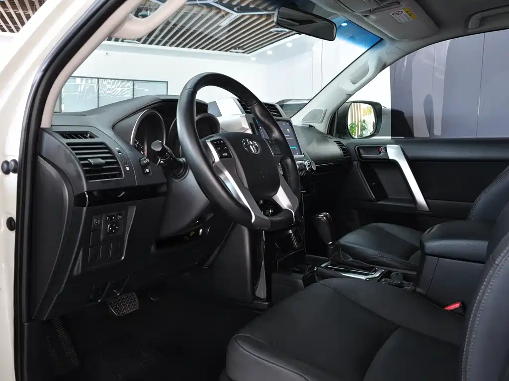Toyota Land Cruiser Prado 2015 2.7L AT Standard