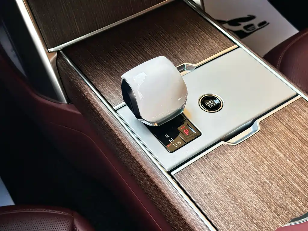 Land Rover Range Rover — миниатюра 9