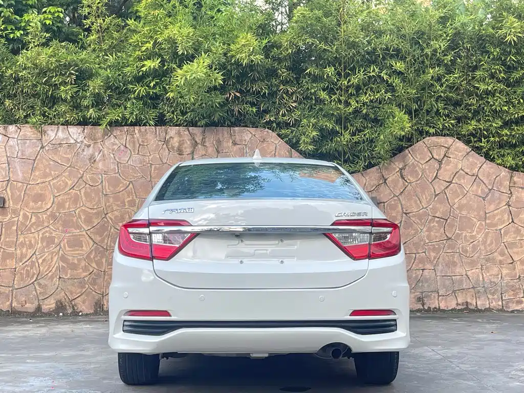 Honda Crider 2015 1.8L AT Luxury