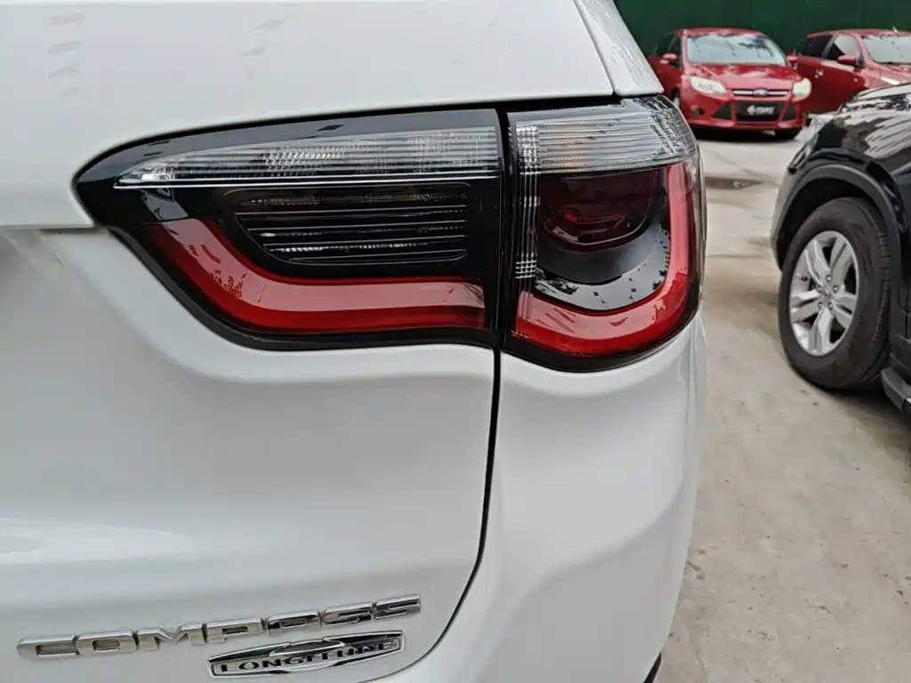 Jeep Compass — миниатюра 8