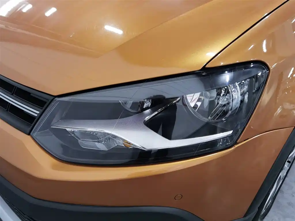Volkswagen Polo 2016 1.6L Cross Polo AT