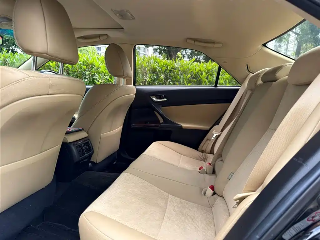 Toyota Reiz 2013 2.5V