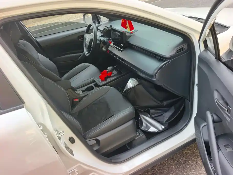 Toyota Corolla Cross — миниатюра 8