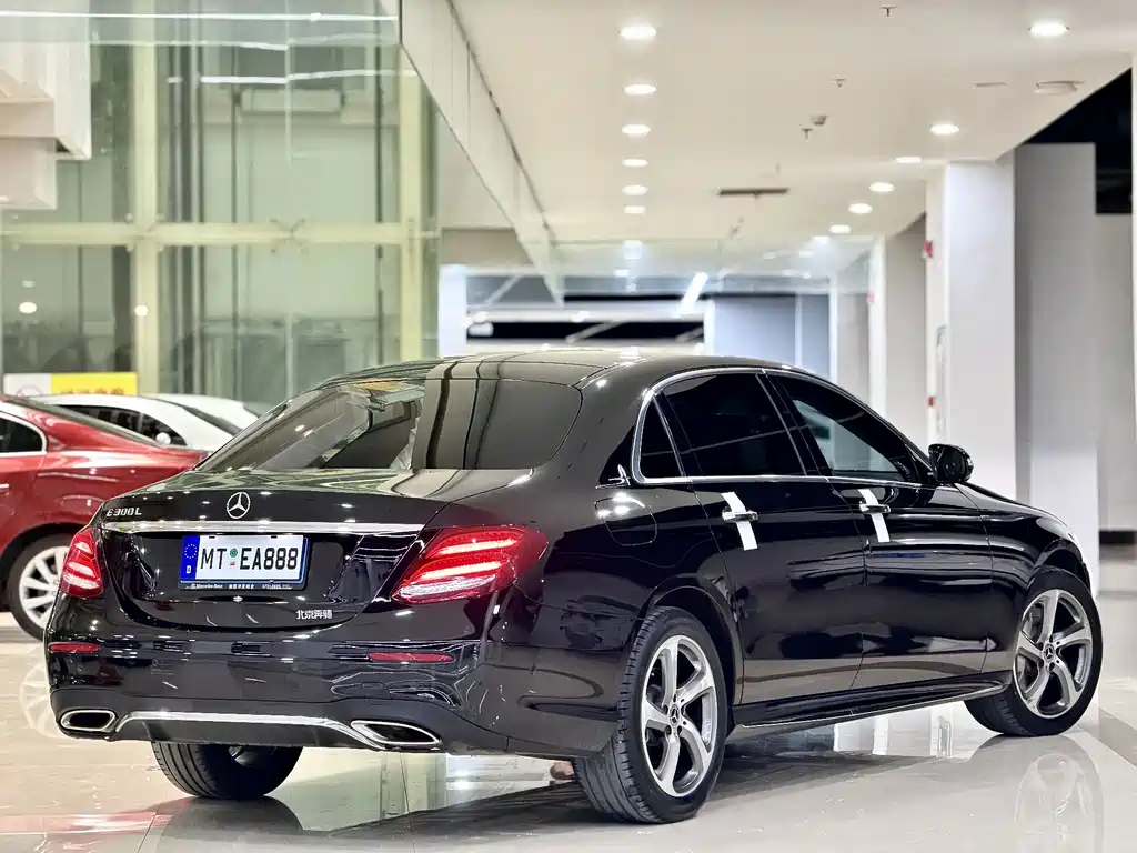 Mercedes-Benz E-Class — миниатюра 13