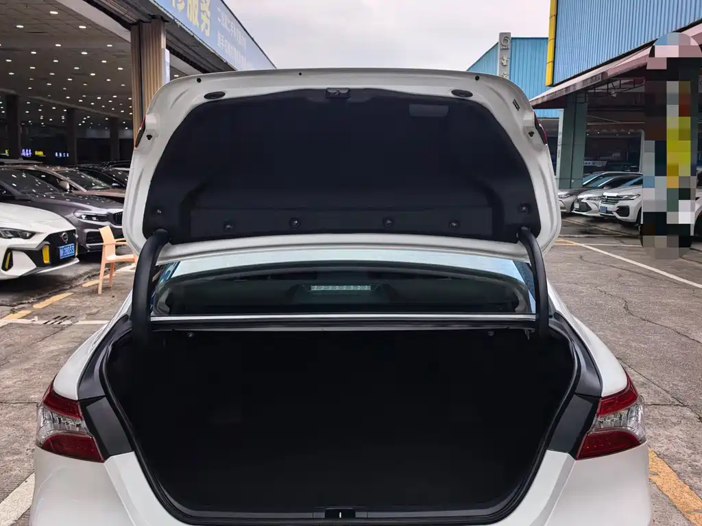Toyota Camry — миниатюра 13