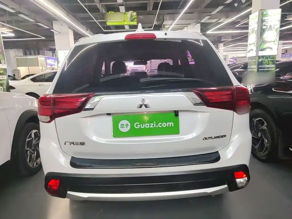 Mitsubishi Outlander — миниатюра 6