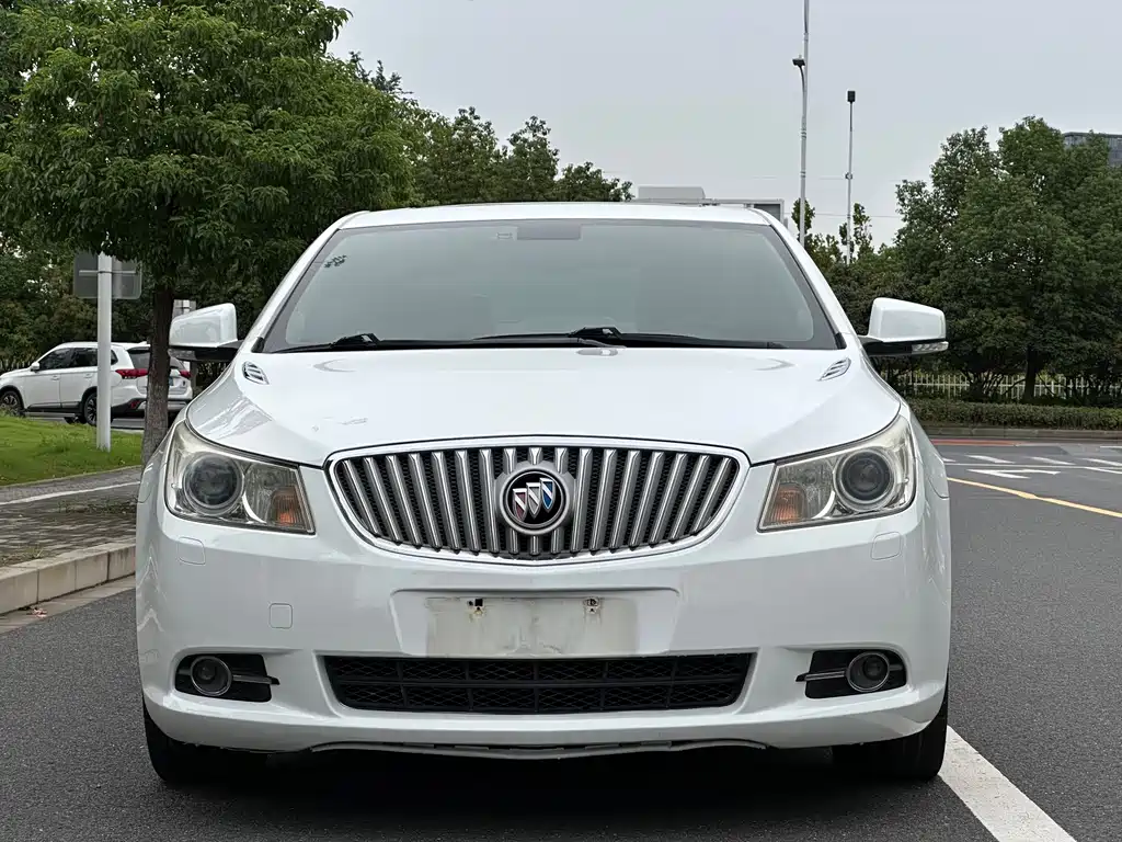 Buick LaCrosse — миниатюра 2