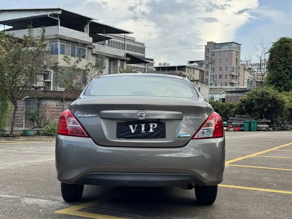Nissan Sunny — миниатюра 8