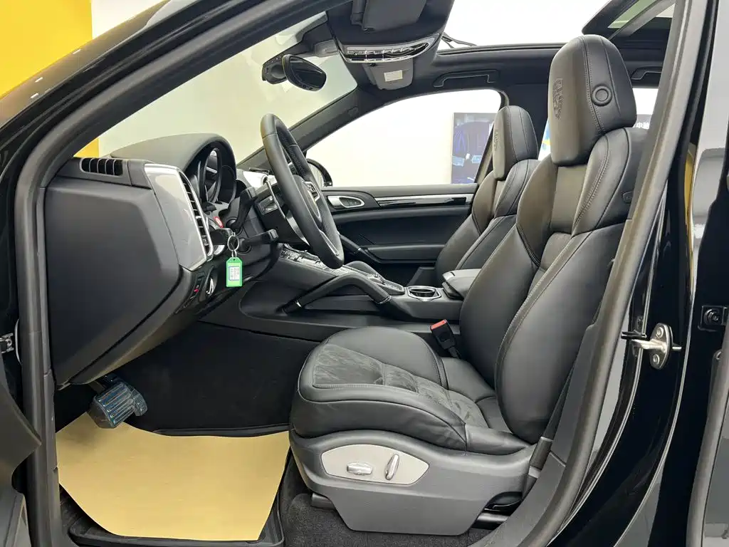 Porsche Cayenne — миниатюра 15