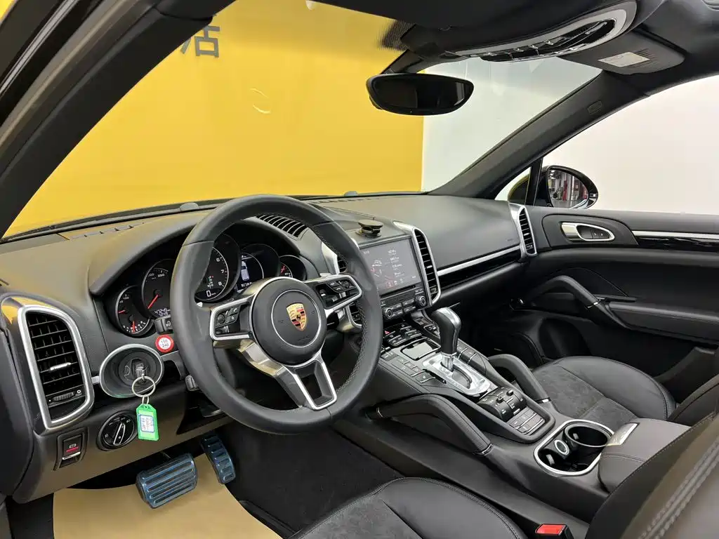Porsche Cayenne — миниатюра 28