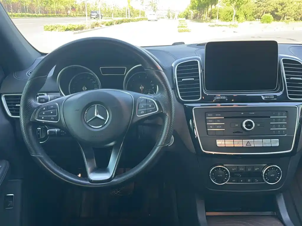 Mercedes-Benz GLE — миниатюра 13