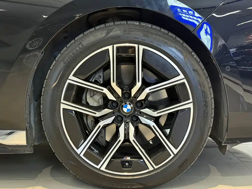 BMW i7 — миниатюра 18