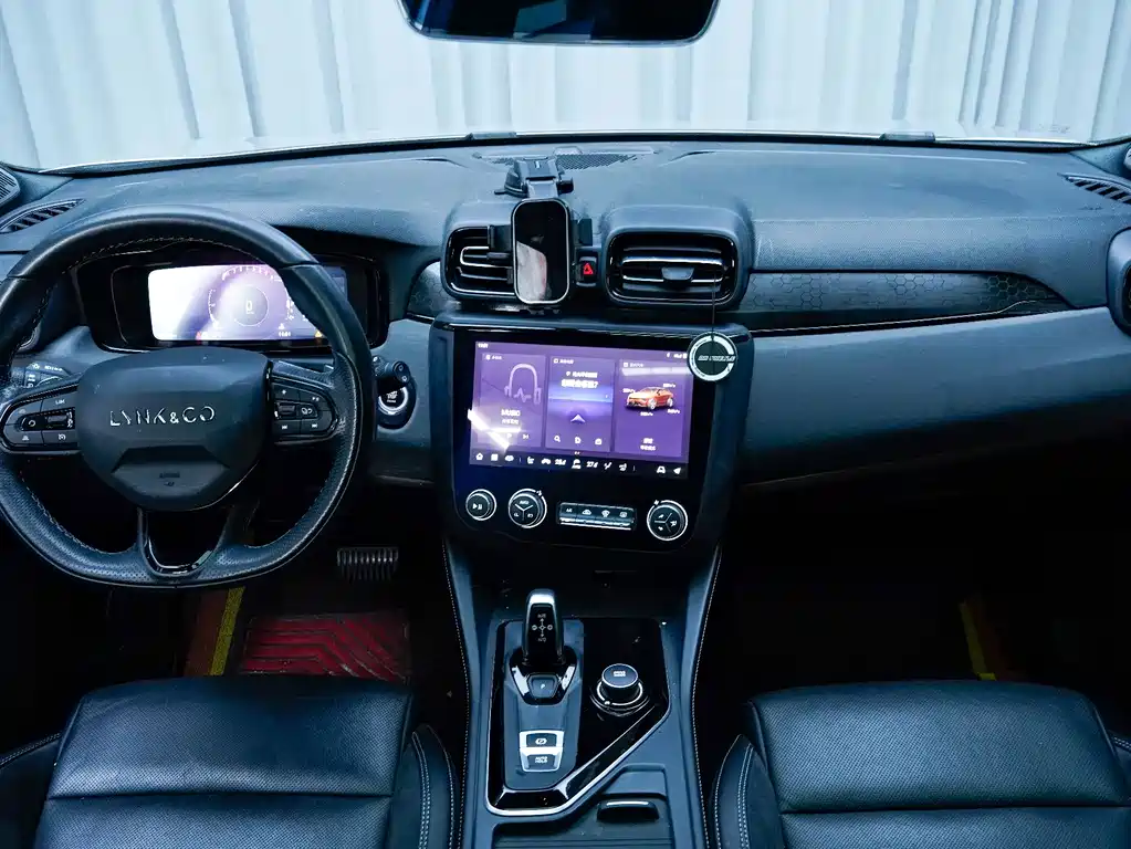 LYNK & CO. 02 HATCHBACK