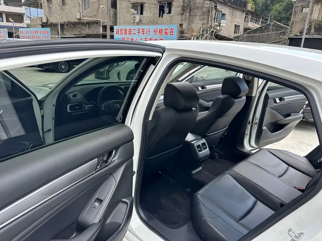 Honda Accord 2018 260TURBO Luxury VI