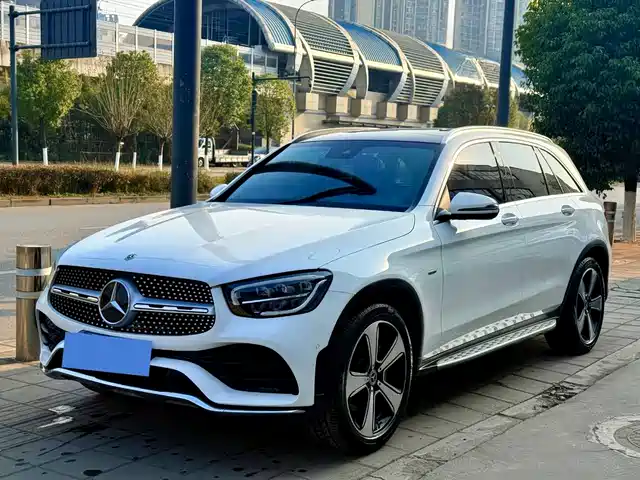 MERCEDES-BENZ GLC