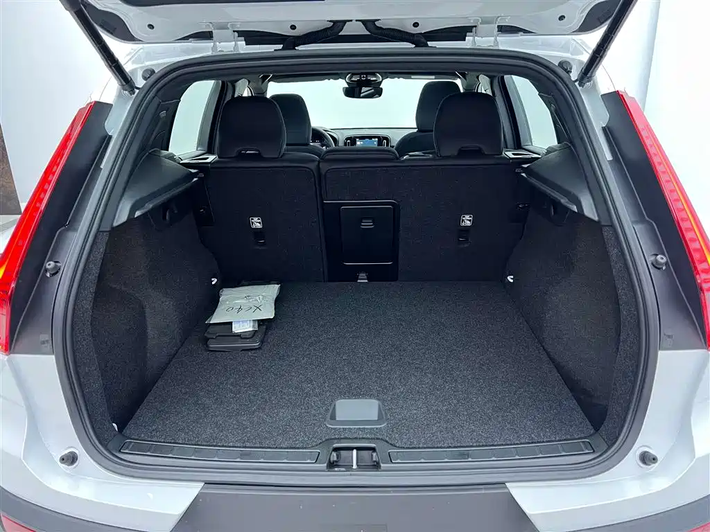 Volvo XC40 2024 B3 Luxury