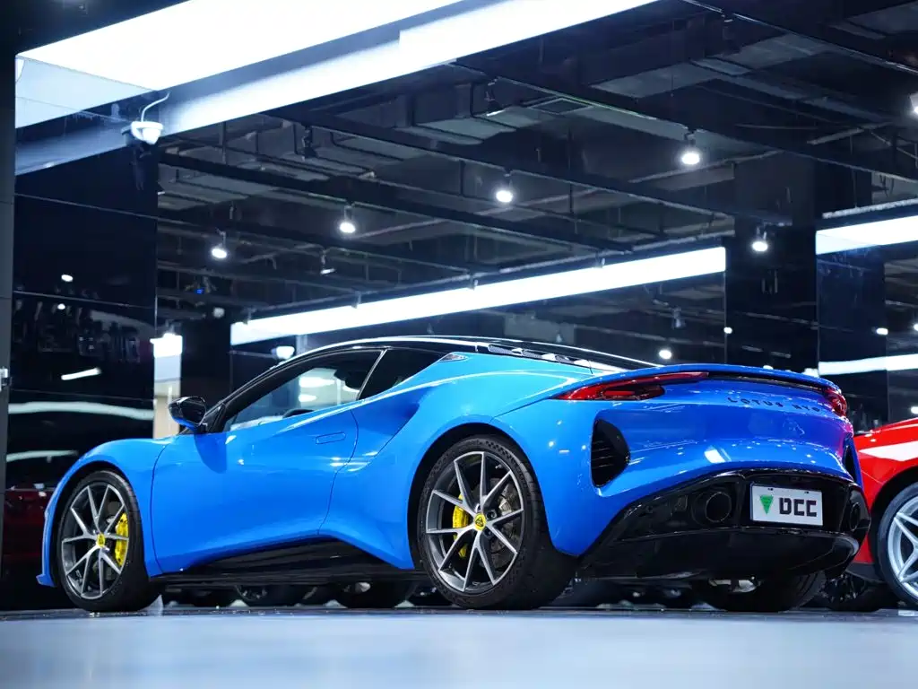 Lotus Emira — миниатюра 13
