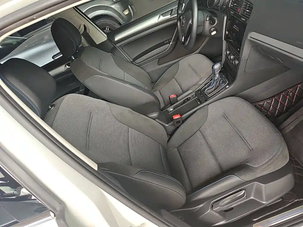 Volkswagen Golf EV — миниатюра 25